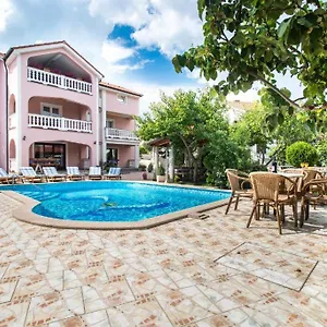 https://apartman-1-paola.primorje-gorskikotar.com